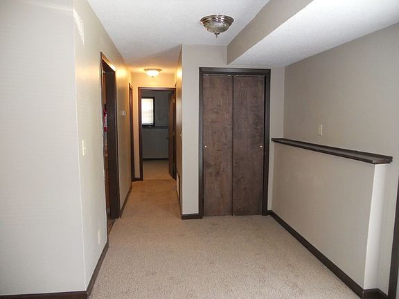 4th image of 919 Valley View Dr APT 12