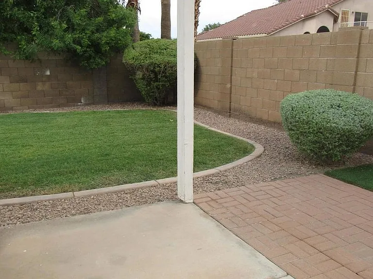 102 W Gail Dr — Photo 18