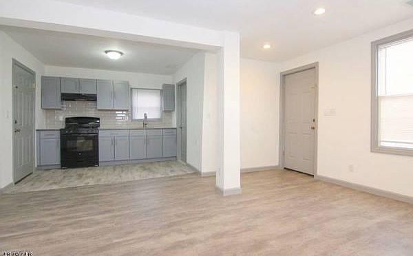 1st image of 851 Summer Ave APT 3