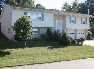 198 Greentree Dr, Saint Clairsville, OH 43950