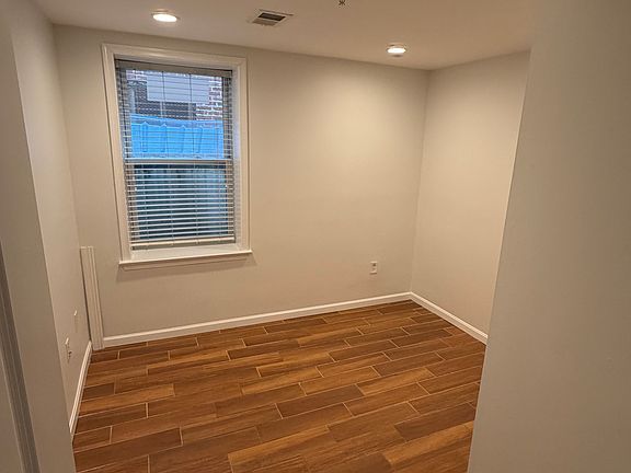 4th image of 1845 Ontario Pl NW #1