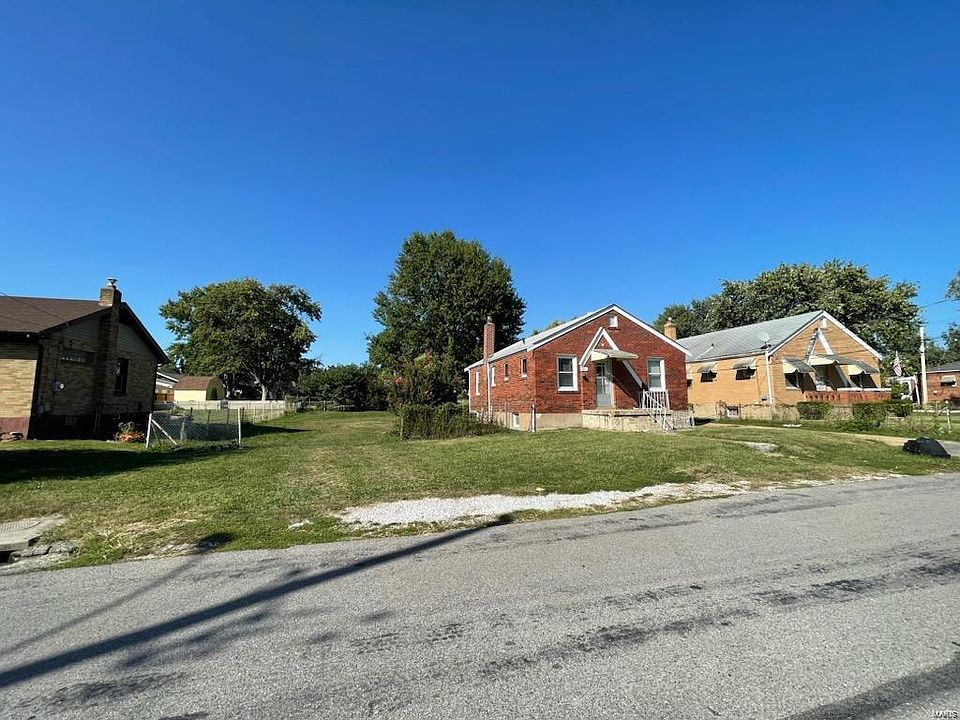 2nd image of 245 W Loretta Ave