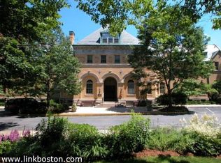 60 Glen Rd #E-P1, Brookline, MA 02445