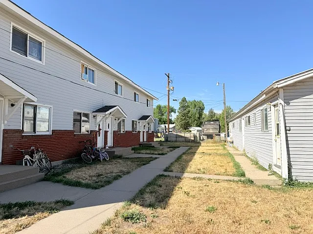 2 bed, 1.5 bath, 800 sqft, $1,300 — Photo 2