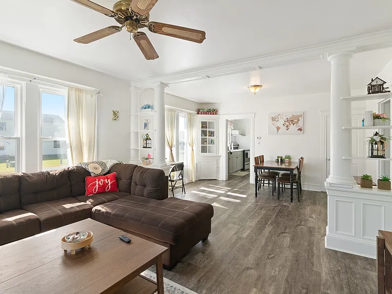 603 Roslyn Ave — Photo 4