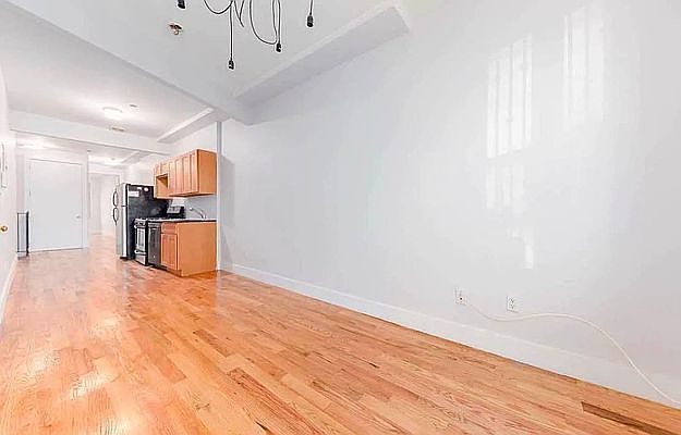 1st image of 146 Jefferson St APT 1R