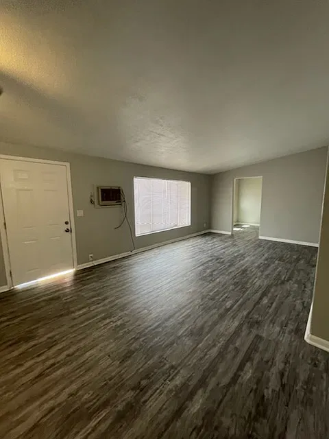 3 bed, 1100 sqft, $1,600 — Photo 1