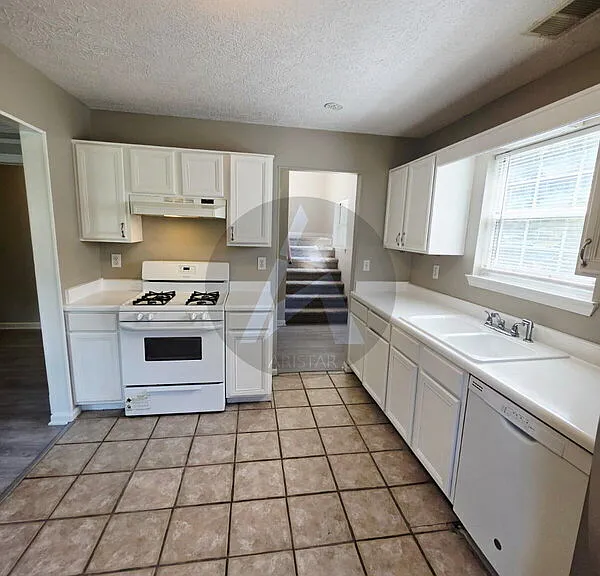 1423 Shiloh Way NW — Photo 7