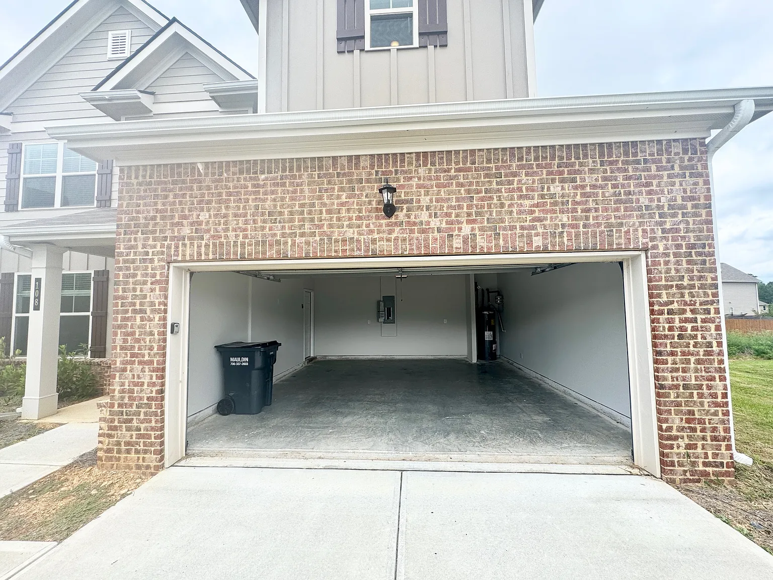 4 bed, 2.5 bath, 2131 sqft, $2,100 — Photo 3