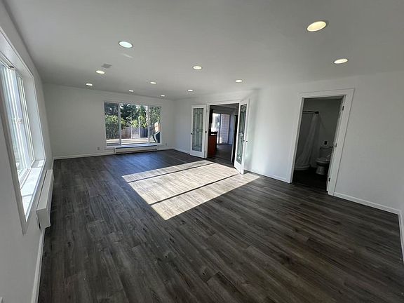 4th image of 4946 131st Pl SE