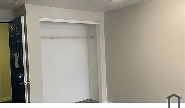 3 bed, 1222 sqft, $1,322 — Photo 2
