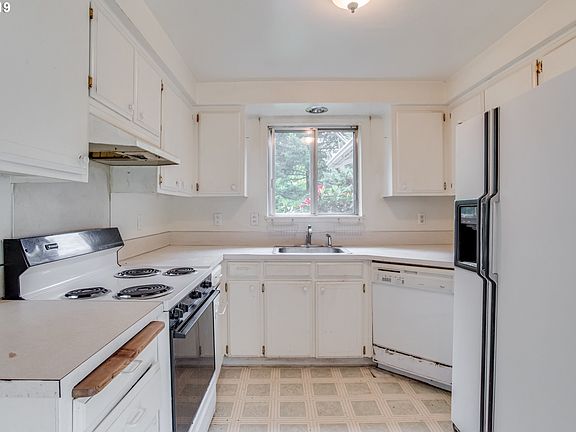 5th image of 14805 NE 39th St