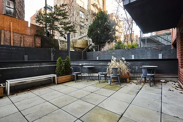 Rented by Lodger Corp | media 18