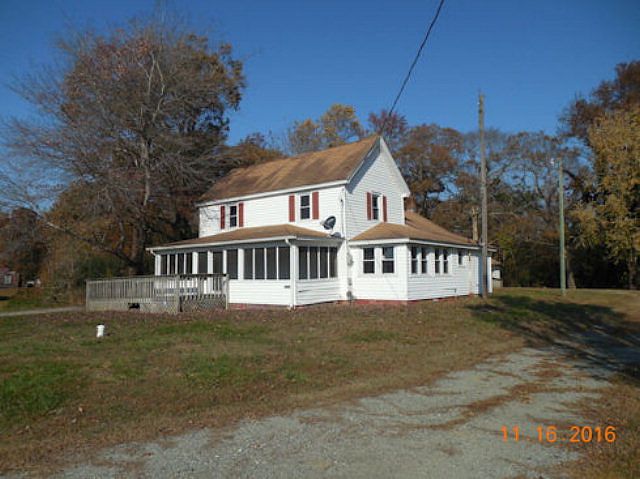 1st image of 25213 Dennis Dr