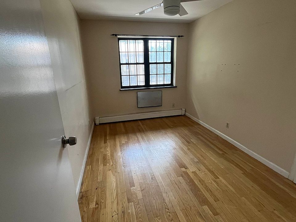 1st image of 3012 35th Ave #1