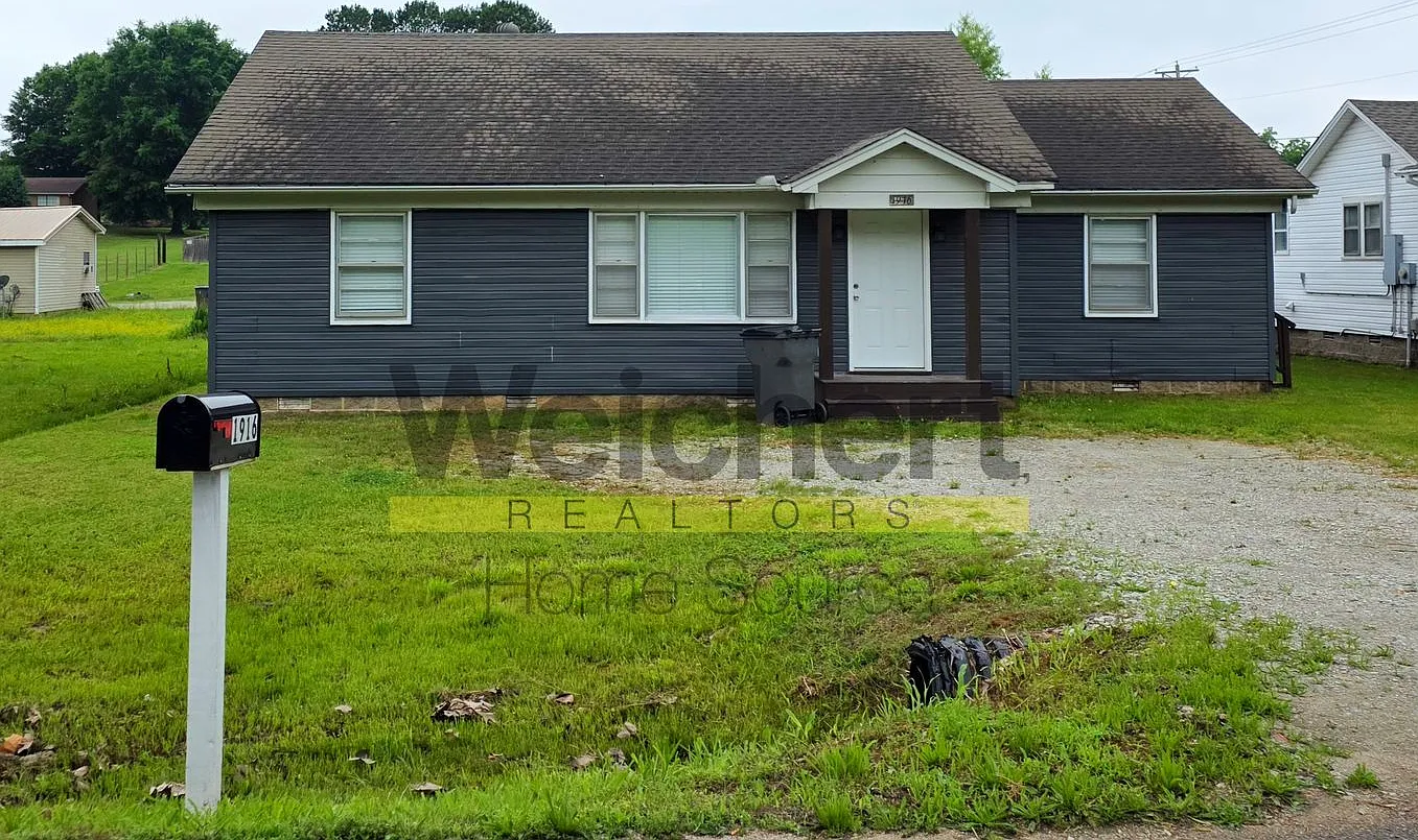 3 bedroom, 2 bath home — Photo 1