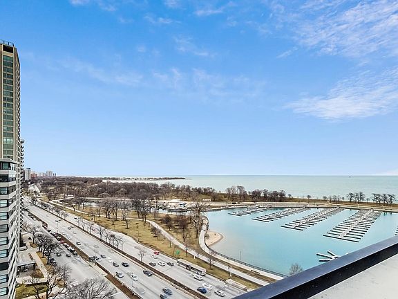 5th image of 3410 N Lake Shore Dr APT 6D