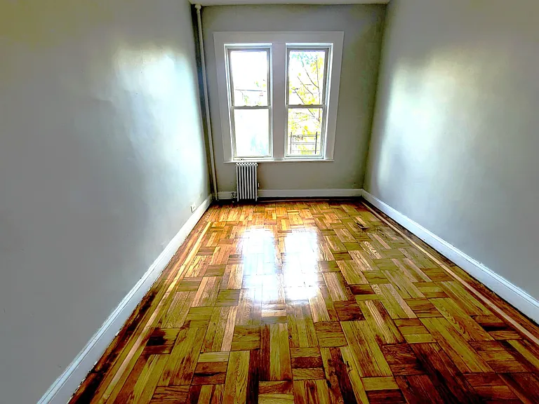 636 Howard Ave #4 — Photo 5