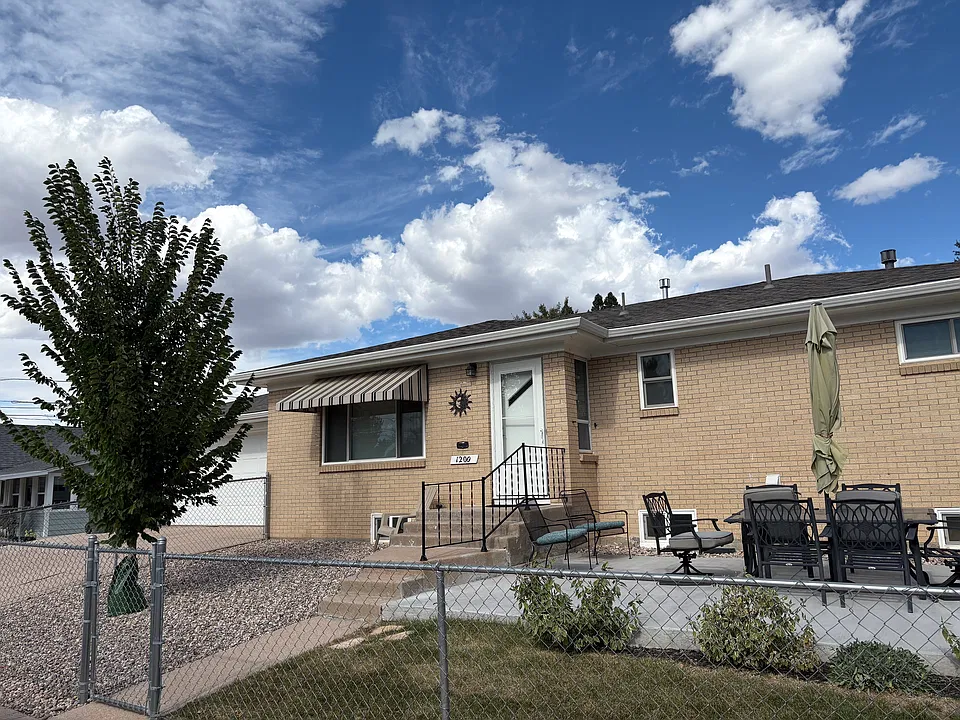 1200 Country Club Ave