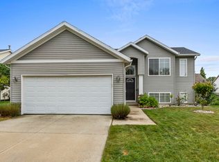 2952 Woodglen St NW, Grand Rapids, MI 49504