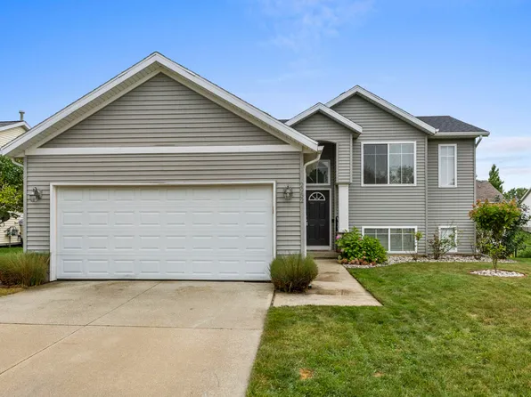 2952 Woodglen St NW, Grand Rapids, MI 49504