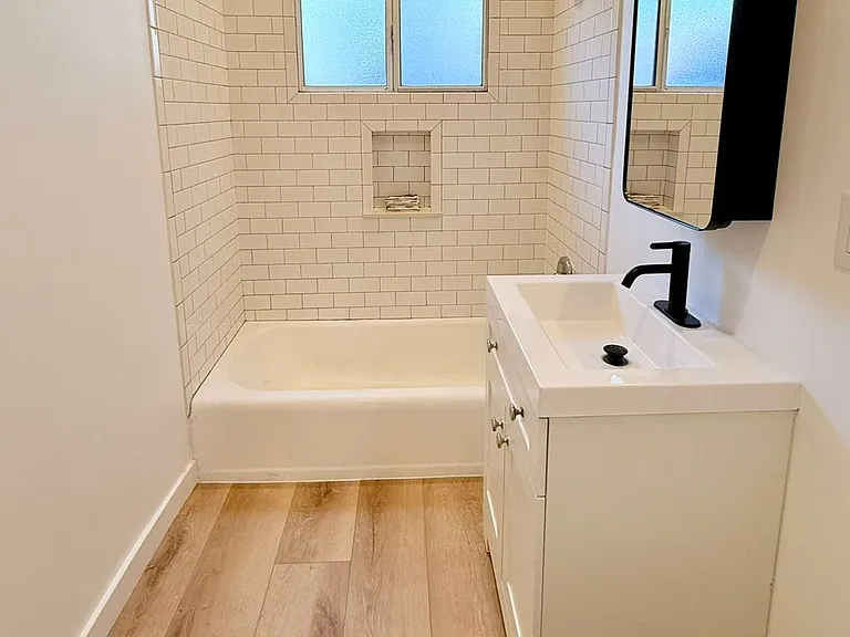 1143 N Formosa Ave — Photo 6