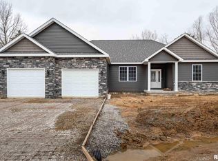 105 Excalibur Dr, Carterville, IL 62918