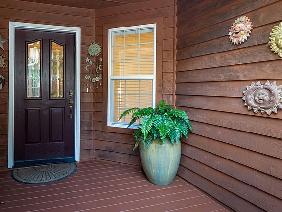 4th image of 110 SW Cormorant