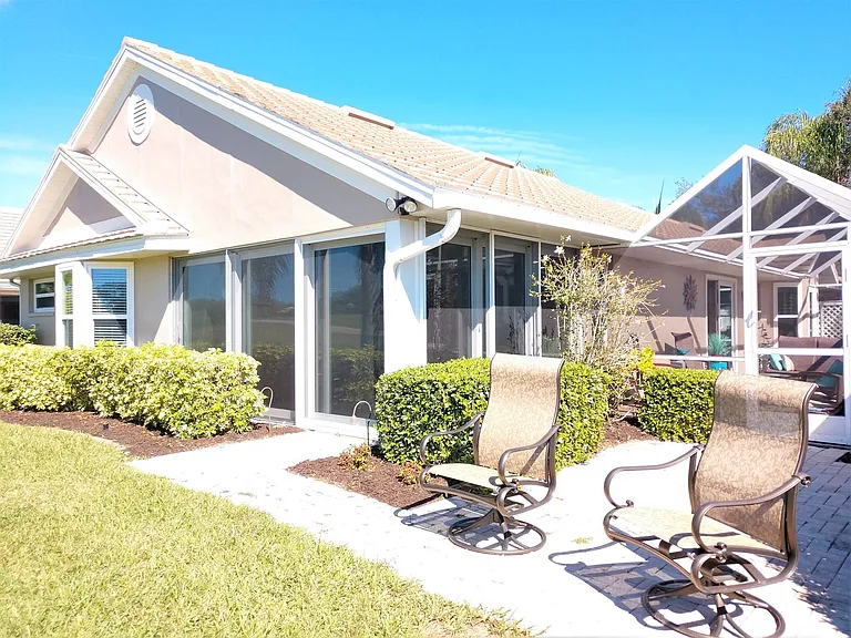 540 Clubside Cir — Photo 37
