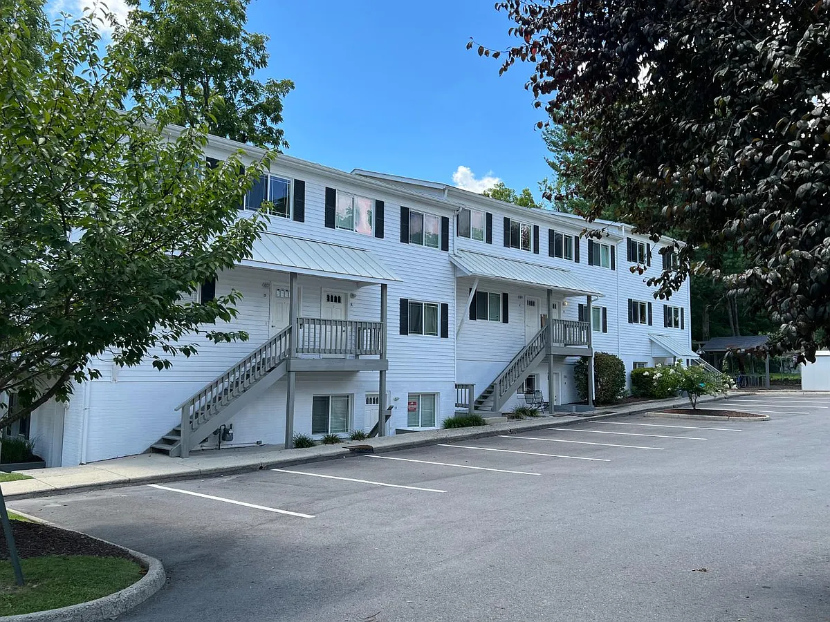 Unit Photo - 400 Houston St #H