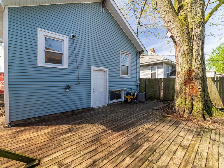 553 Highland St — Photo 38