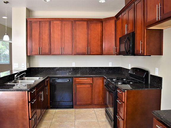4th image of 7852 Sungarden Dr