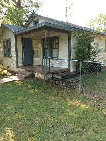 2 bed, 828 sqft, $985 — Photo 2