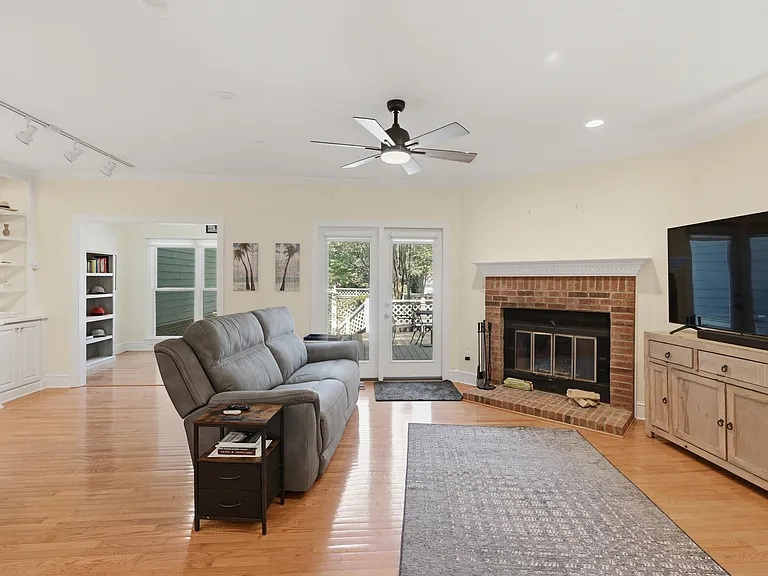7514 Wellesley Park S — Photo 14