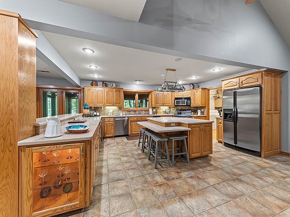 4th image of 163 Quail Run Ln