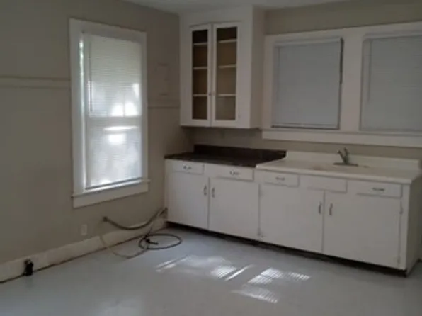 2748 S Thompson Dr, Mobile, AL 36606