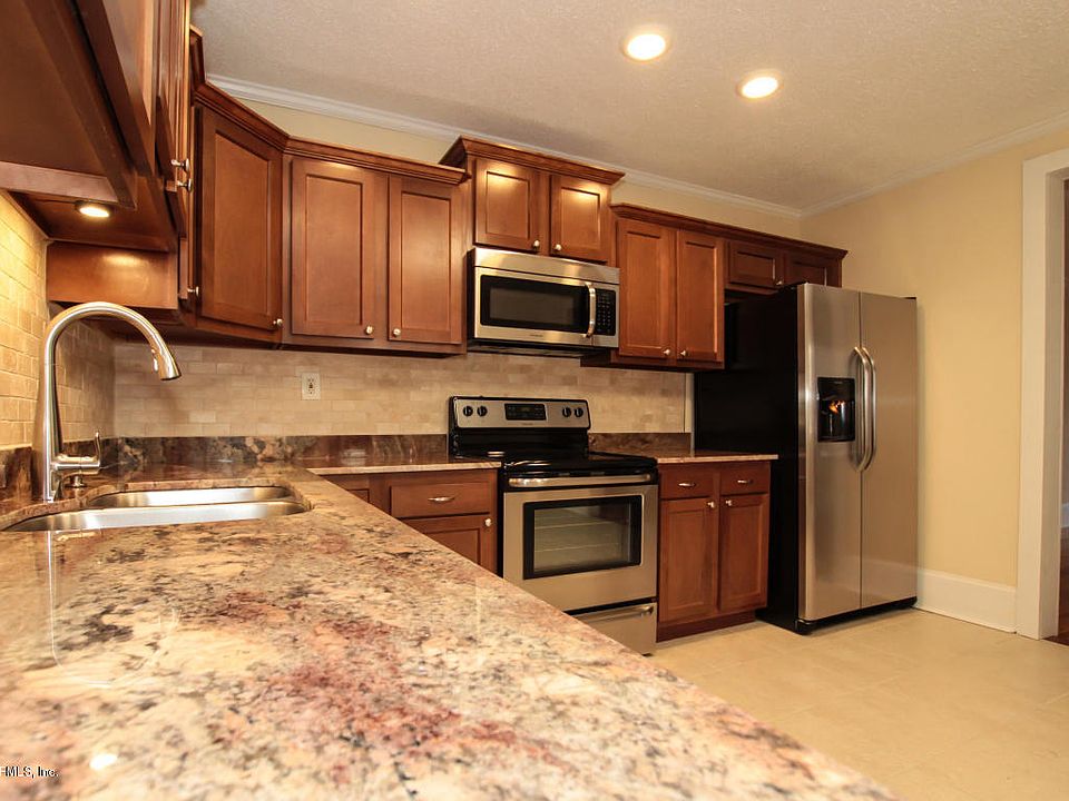 1st image of 2740 Myra St