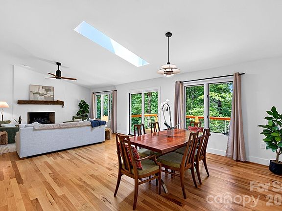 5th image of 12 Beech Tree Ln