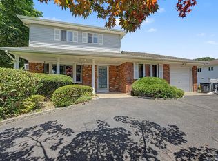 16 Cross Bow Lane, Commack, NY 11725