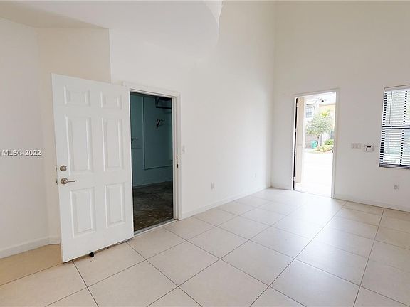 3rd image of 10424 NW 61st St