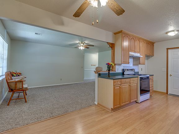 5th image of 608 Woodland Way