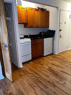 2nd image of 29 Jones St APT 5D