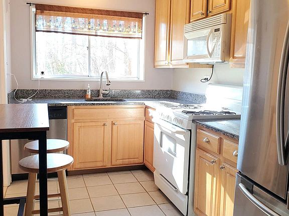 4th image of 10648 Montrose Ave