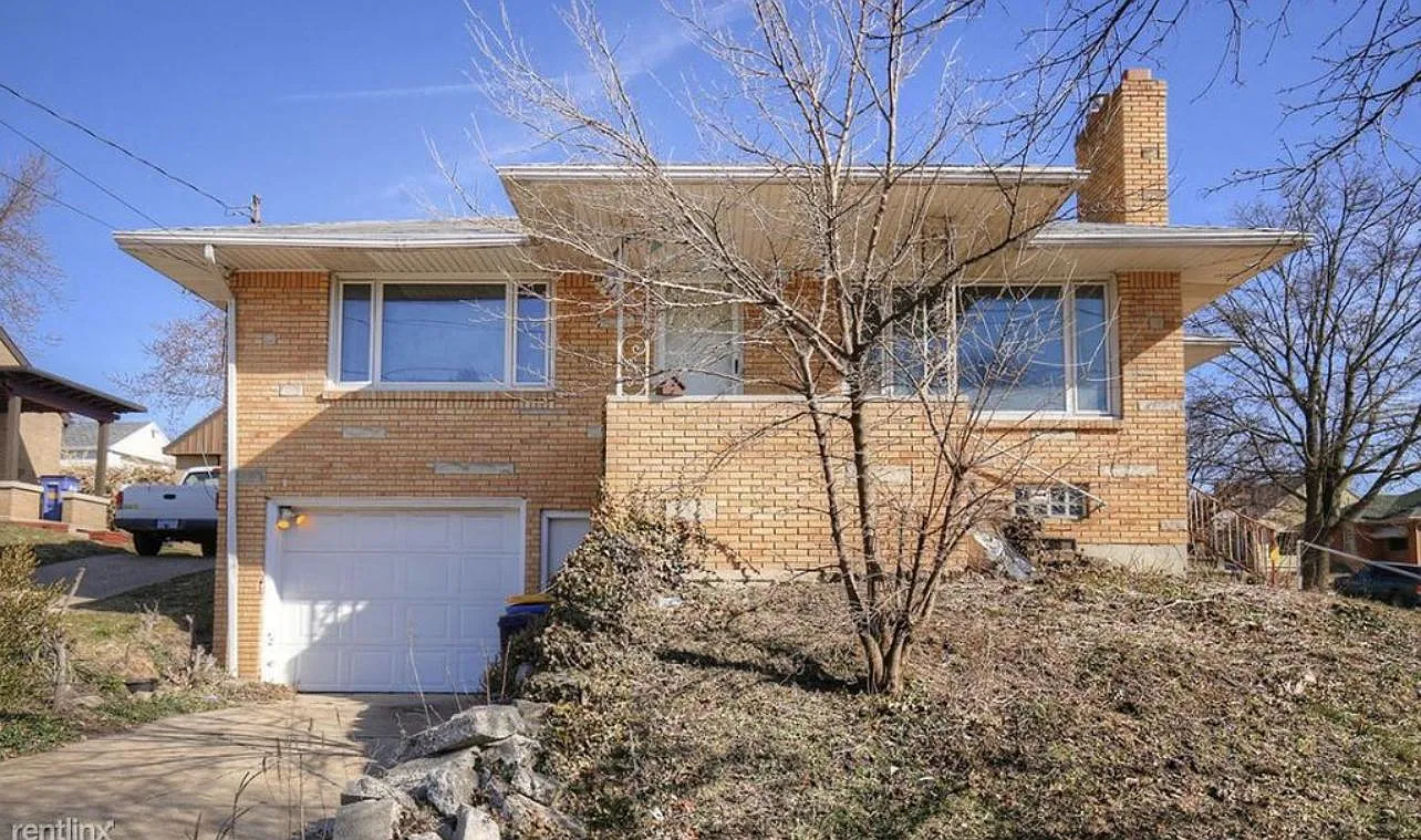 4 bed, 2.5 bath, 2075 sqft, $2,700 — Photo 1