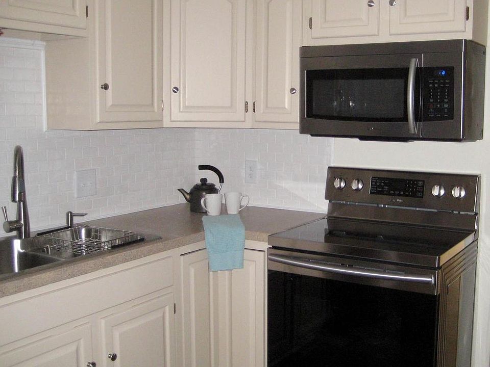 1st image of 114 Oak Knoll Cir