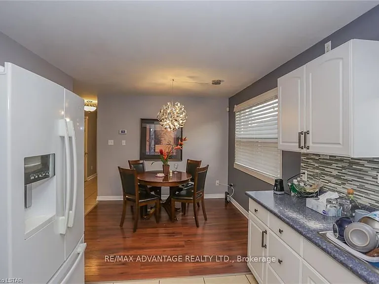 17 Sterling St #UPPER — Photo 8