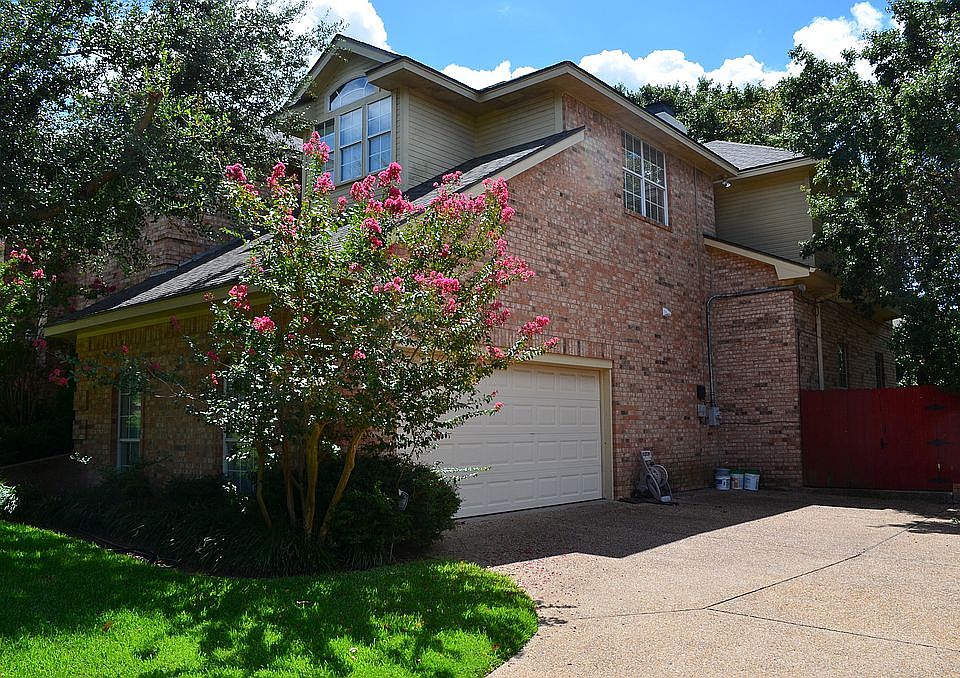 1st image of 411 Riverview Dr