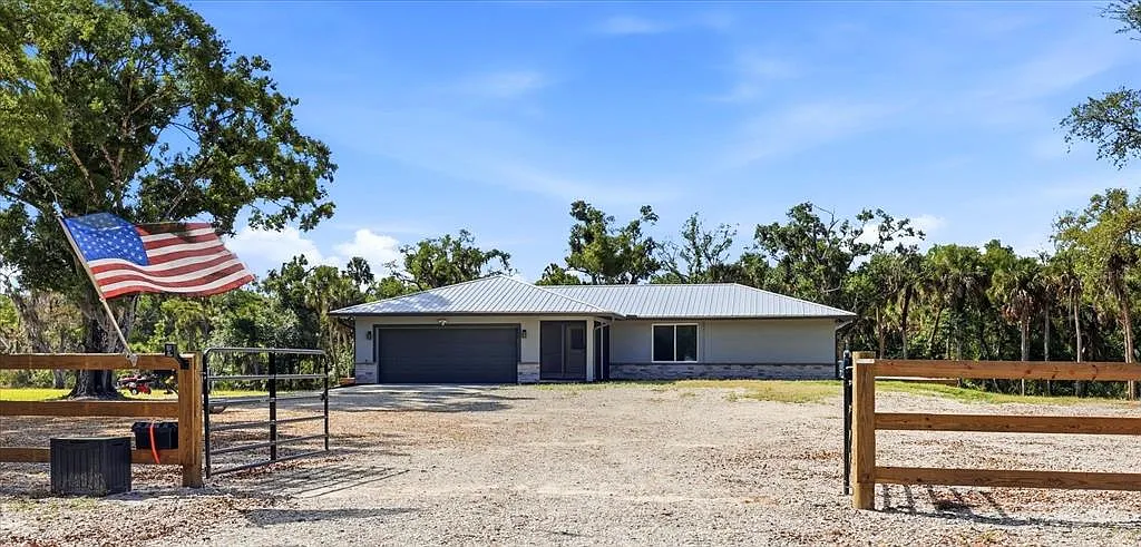 3 bed, 2.5 bath, 2046 sqft, $4,500 — Photo 1