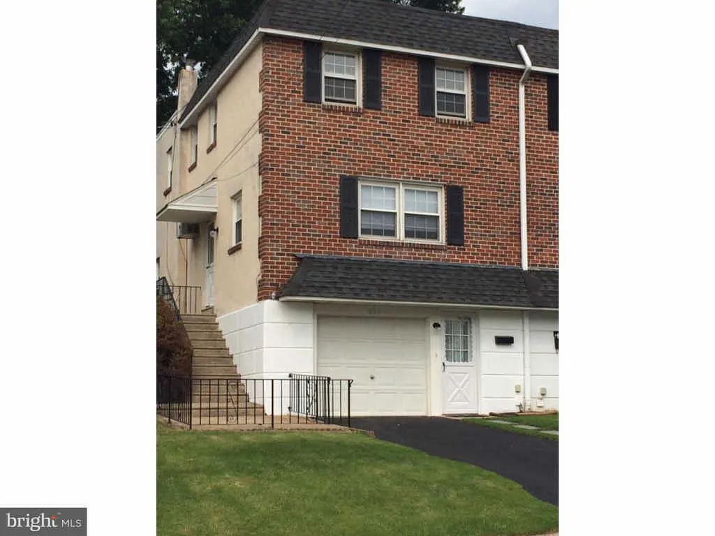 621 Linda Ln photo 1