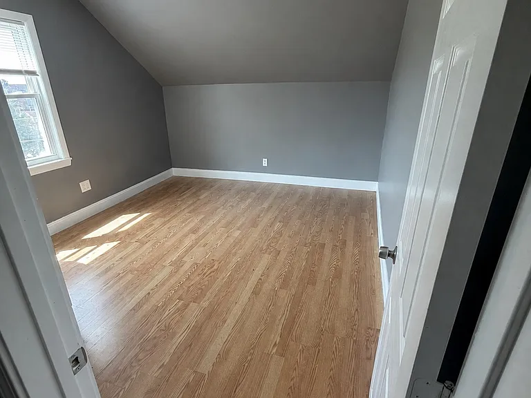 422 County St #3L — Photo 2